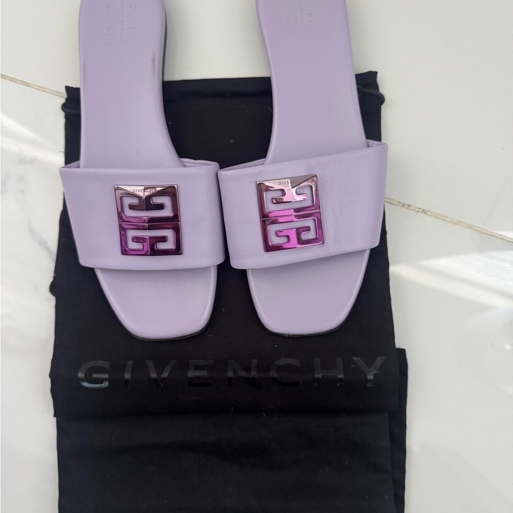 Authentic Givenchy Purple lavander Slide Sandals. Very good condition.